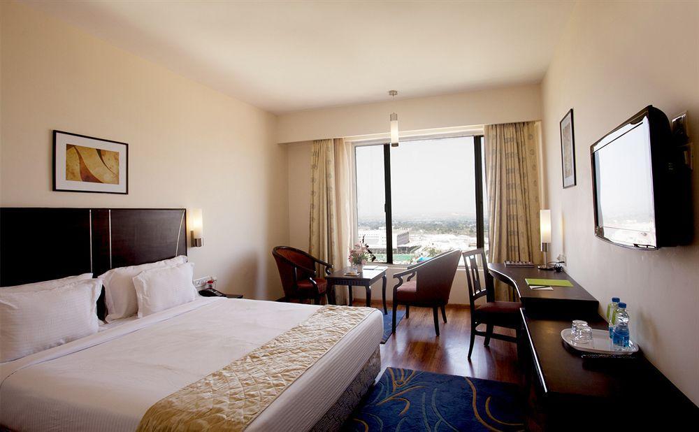 โอ บิซ พรีเมียร์ แอท ลีโอเนีย Hotel ไฮเดอราบัด ภายนอก รูปภาพ