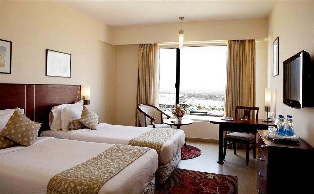 โอ บิซ พรีเมียร์ แอท ลีโอเนีย Hotel ไฮเดอราบัด ภายนอก รูปภาพ