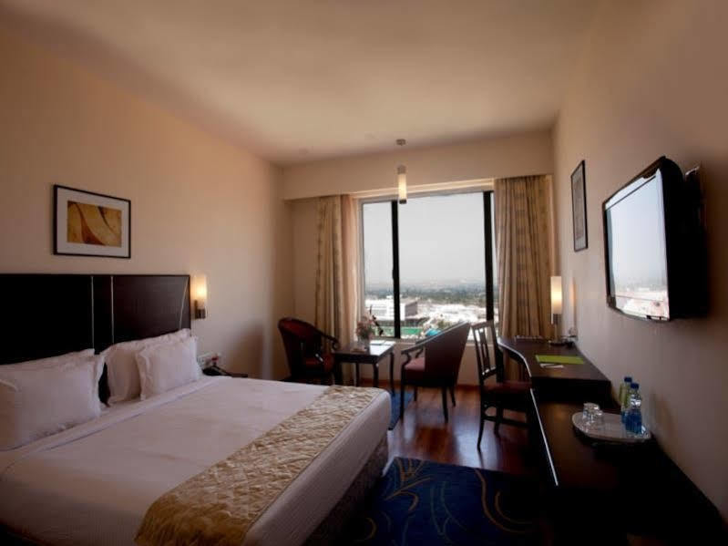 โอ บิซ พรีเมียร์ แอท ลีโอเนีย Hotel ไฮเดอราบัด ภายนอก รูปภาพ