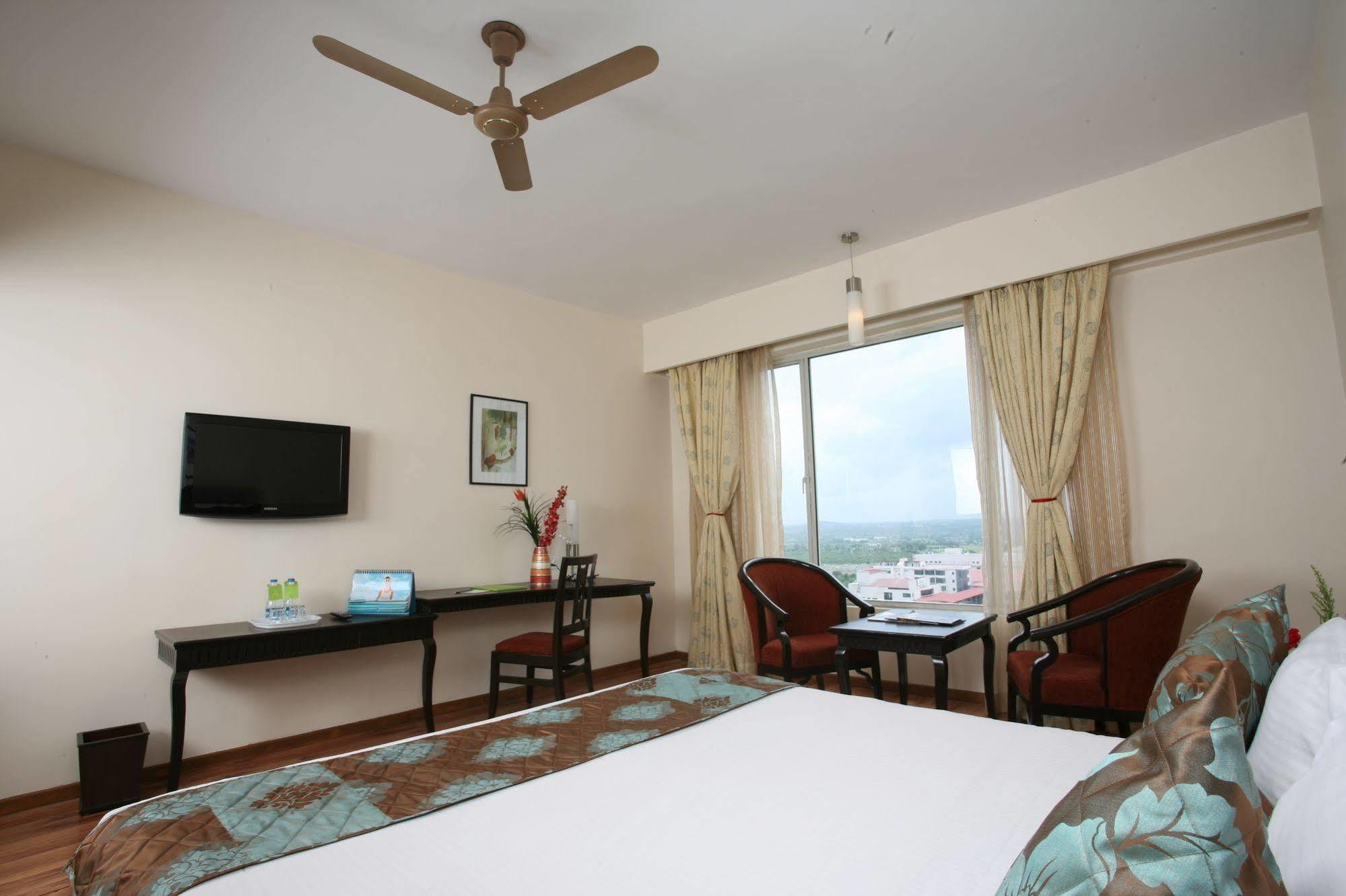 โอ บิซ พรีเมียร์ แอท ลีโอเนีย Hotel ไฮเดอราบัด ภายนอก รูปภาพ